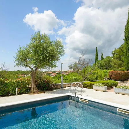 Holiday home Rosy *