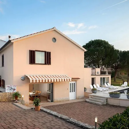 Holiday home Rosy